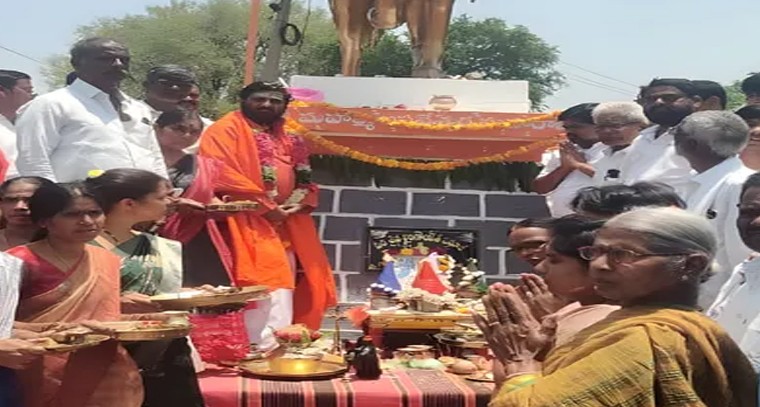 ఇబ్రహీంపేట్‌లో మహాత్మ బసవేశ్వర విగ్రహావిష్కరణ

