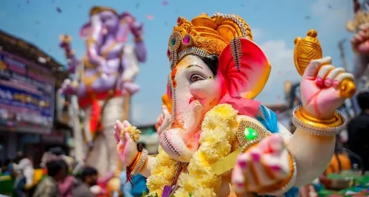 శుభాశీస్సుల గణేశుడు.. ప్రజలకు శాంతి, సౌభాగ్యాలు కలగాలని ఎమ్మెల్యే ఆకాంక్ష

