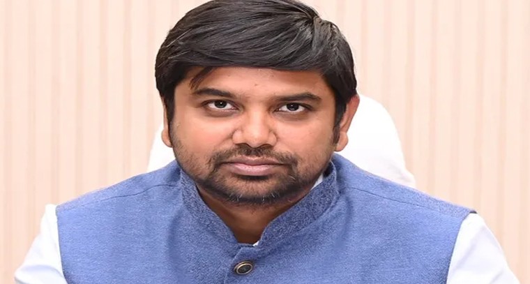 మంచిర్యాలలో ప్రకృతి వైపరీత్యాలపై ముందస్తు చర్యలు.. ప్రజల రక్షణకు కలెక్టర్ దీపక్

