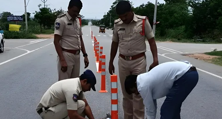 దేవరకొండలో రోడ్డు భద్రతకు పోలీసుల కృషి

