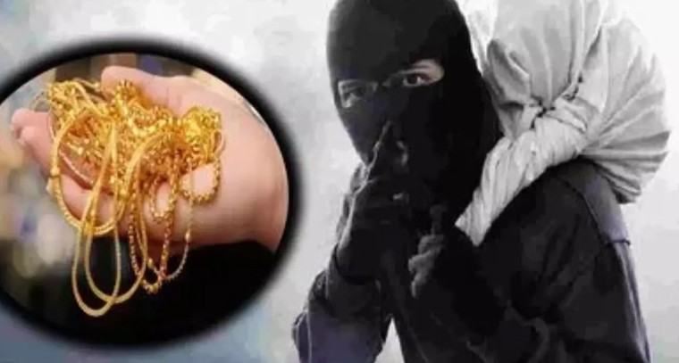 శంషాబాద్‌లో దొంగల అరాచకం.. వ్యాపారి ఇల్లు గుల్ల, విలువైన ఆభరణాలు, నగదు అపహరణ

