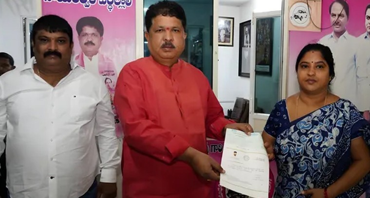 కూకట్‌పల్లిలో సీఎం రిలీఫ్ ఫండ్ చెక్కుల పంపిణీ.. 23 మందికి రూ.10.12 లక్షల సాయం

