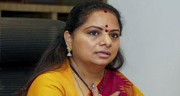 తెలంగాణ రాజకీయాల్లో బిగ్ ట్విస్ట్.. కొత్త పార్టీ ప్రకటన చేసిన కల్వకుంట్ల కవిత

