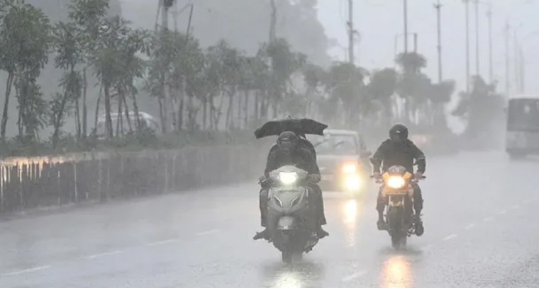 హైదరాబాద్‌లో రాబోయే గంటల్లో భారీ వర్ష సూచన.. GHMC హెచ్చరిక

