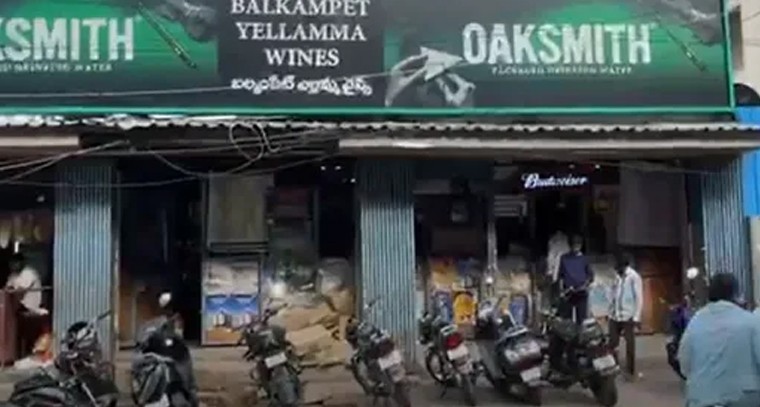 అత్తాపూర్‌లో భారీ దొంగతనంతో క‌ల‌క‌లం.. కారు పార్కింగ్‌లో రూ.5 లక్షల దోపిడీ

