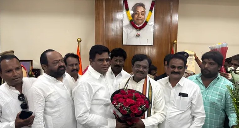 మంత్రి వివేక్ వెంకటస్వామికి ఎమ్మెల్సీ దండే విఠల్ శుభాకాంక్షలు

