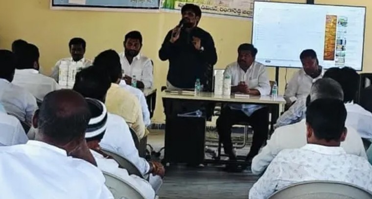ఆధునిక సాగుతోనే అధిక లాభాలు.. చించోడ్‌లో రైతులకు నానో ఎరువులు, ప్రకృతి వ్యవసాయంపై అవగాహన


