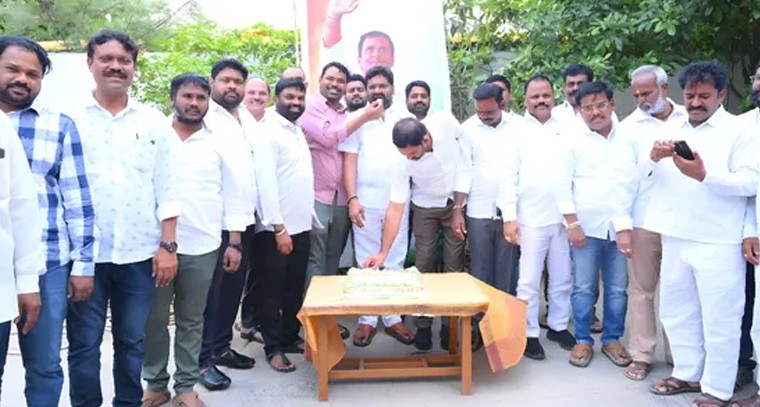 రాహుల్ గాంధీ జన్మదిన వేడుకలు ఘనంగా నిర్వహించిన కుత్బుల్లాపూర్ కాంగ్రెస్

