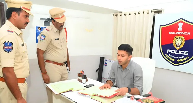 కొండమల్లేపల్లి పోలీస్ స్టేషన్‌లో ఎస్పీ ఆకస్మిక తనిఖీ

