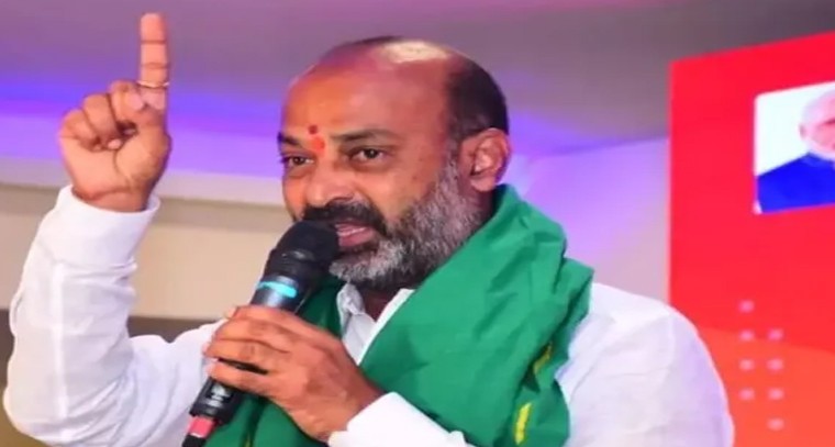 బండి సంజయ్ SIT విచారణ ముగిసింది.. ఫోన్ ట్యాపింగ్, ఆధారాలు అందించిన బీజేపీ నేత

