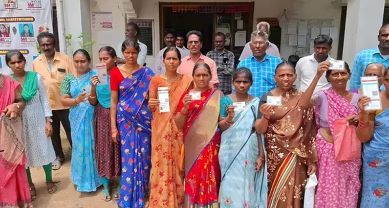 వైరాలో ఇందిరమ్మ ఇండ్ల కోసం నిరుపేదల ఆందోళన

