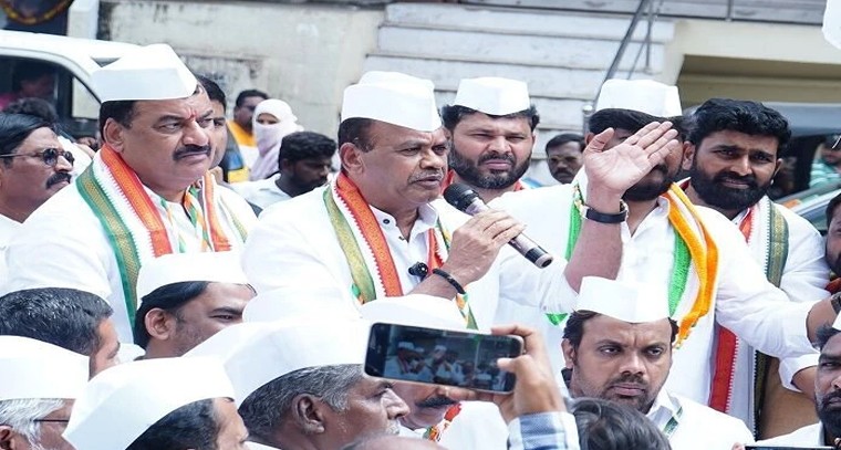 మంత్రి కోమటిరెడ్డి సంచలన ఆరోపణలు.. 'తెలంగాణ ఇచ్చిన సోనియా గాంధీని మరచి, బీఆర్‌ఎస్‌ పదేళ్లు దోచుకుంది'

