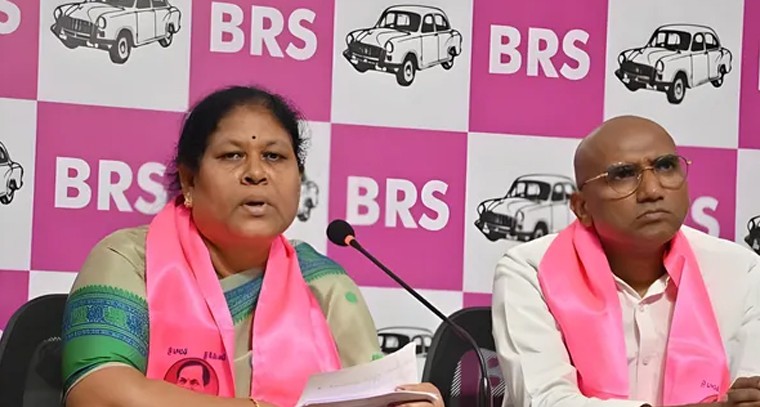 ఆసిఫాబాద్‌లో కాంగ్రెస్ మోసం.. డిక్లరేషన్ల పేరిట ఆదివాసీలకు వంచన

