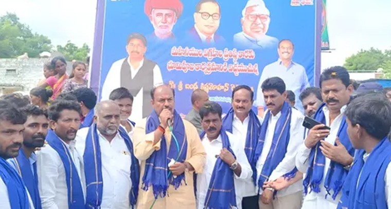 అంబేద్కర్ విగ్రహ నిర్మాణానికి గద్వాలలో భూమి పూజ

