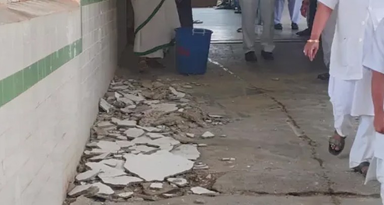 ఎంజీఎం ఆసుపత్రిలో మళ్లీ పెచ్చుల ప్రమాదం.. అదృష్టవశాత్తూ తప్పిన ప్రాణాపాయం

