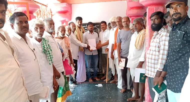 నారాయణపేటలో రైతుల వినతి.. గ్రామం పేరు, వివరాలు యాప్‌లో కనిపించడం లేదు

