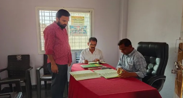 రాంపూర్ (కలన్) పంచాయతీ రికార్డులను తనిఖీ చేసిన డిఎల్పిఓ ప్రసాదరావు

