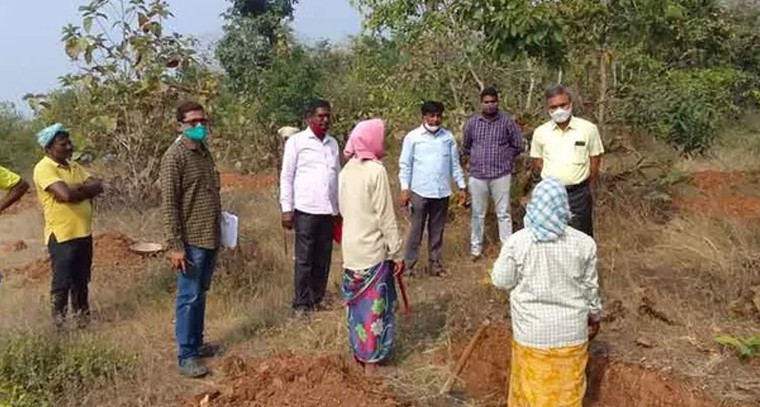 ఉపాధి హామీ కూలీలకు ఊరట.. నిబంధనల సరళీకరణతో కేంద్రం తీపి కబురు

