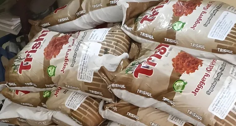 హైదరాబాద్ రోడ్డులో ఎక్సైజ్ దాడి.. అక్రమ సరుకు స్వాధీనం

