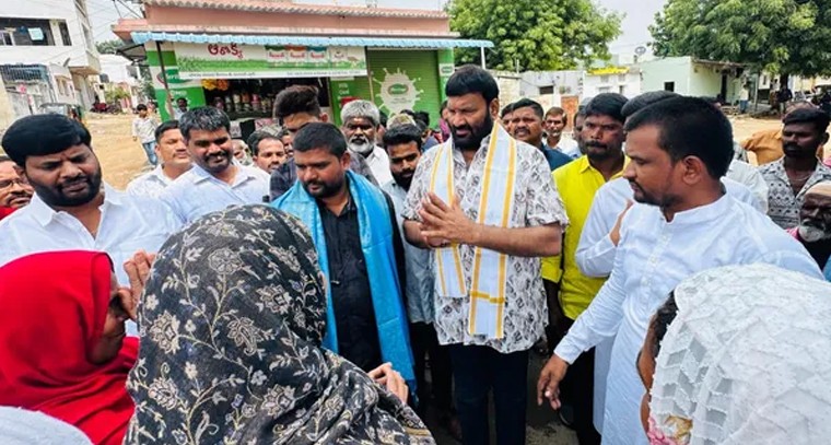 కైసర్ నగర్ అభివృద్ధికి కూన శ్రీశైలం గౌడ్ చొరవ.. సీసీ రోడ్డు మంజూరు

