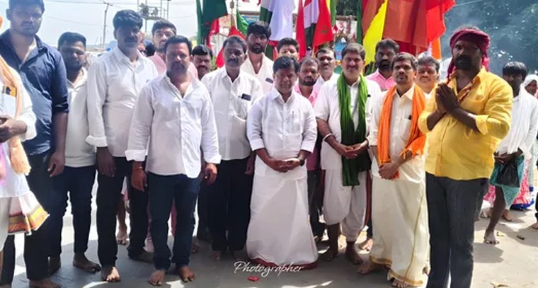 తుల్జా భవానీ దర్శించిన బిఆర్ఎస్ నాయకులు వడ్త్య రమేష్

