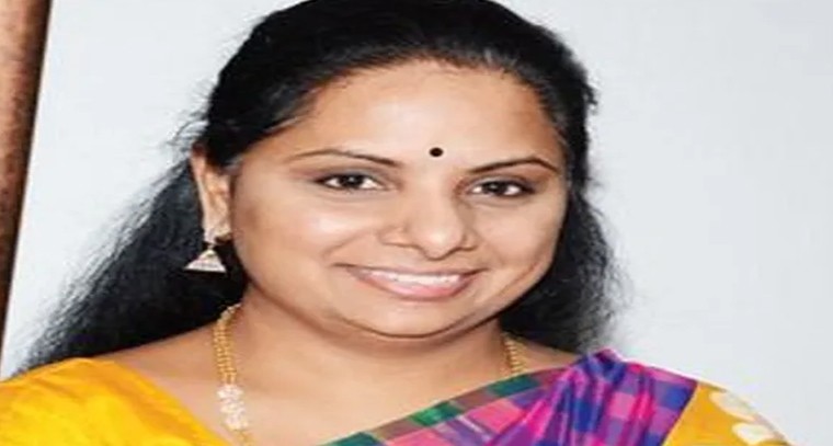 కవిత అంబేడ్కర్ విగ్రహానికి నివాళులర్పించి, బీసీ బిల్లును ఆమోదించే కృషిపై వ్యాఖ్యలు

