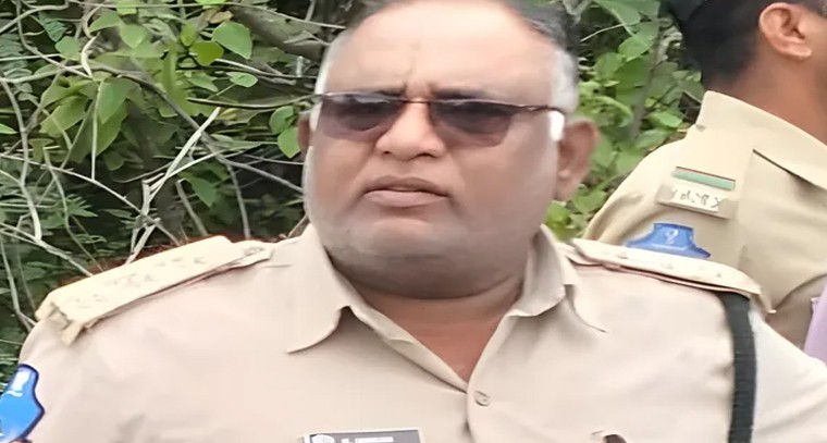 ఎల్లారెడ్డిలో ఎఫ్ఆర్ఓ సస్పెన్షన్.. చర్చి నిర్మాణంపై వివాదం

