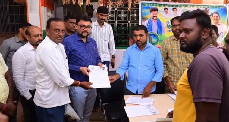 భూ సమస్యలకు చెక్ పెట్టేందుకే భూభారతి చట్టం.. కలెక్టర్ బాదవంత్ సంతోష్

