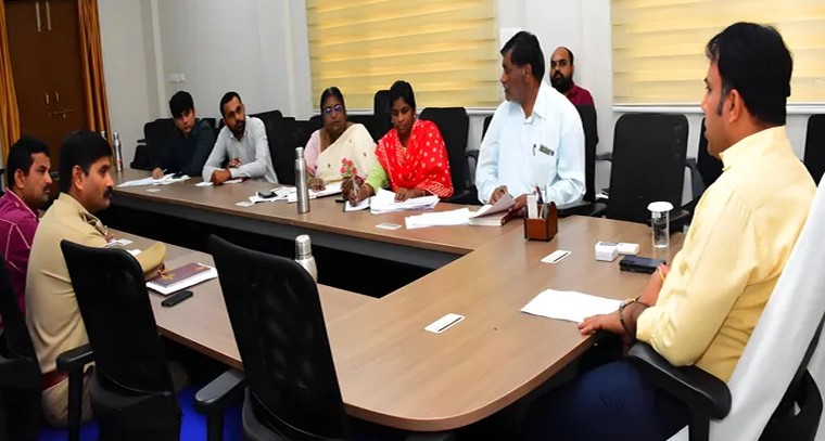 ఇబ్బందులు లేకుండా చూడాలి.. కలెక్టర్

