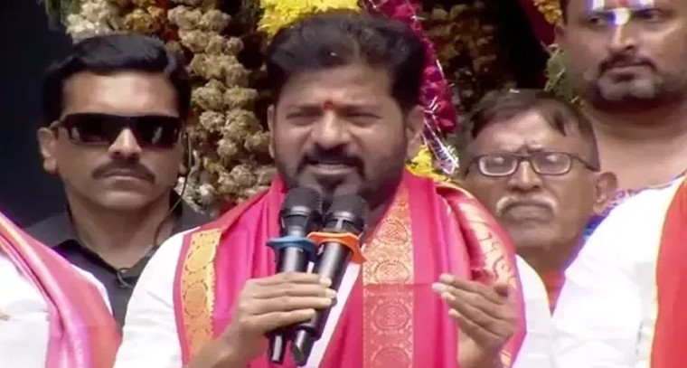 ఖైరతాబాద్ గణేశ్‌ను దర్శించుకున్న సీఎం రేవంత్ రెడ్డి.. ఉత్సవాలపై ప్రశంసలు

