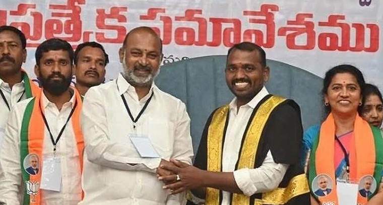 తెలంగాణ స్థానిక సంస్థల్లో మారుతున్న సమీకరణా.. కీలక పురపాలికల్లో కొలువుదీరిన కొత్త నాయకత్వం

