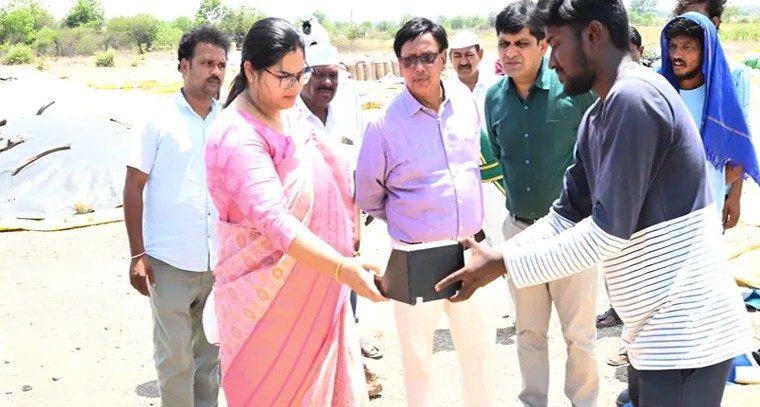 ధాన్యం కొనుగోలు కేంద్రాలలో పూర్తి మౌలిక వసతులు కల్పించాలి.. కలెక్టర్ అభిలాష అభినవ్


