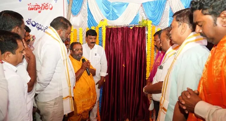 వడ్వాట్ విద్యుత్ కష్టాలకు చెక్.. సబ్ స్టేషన్ నిర్మాణానికి మంత్రి శ్రీహరి భూమి పూజ

