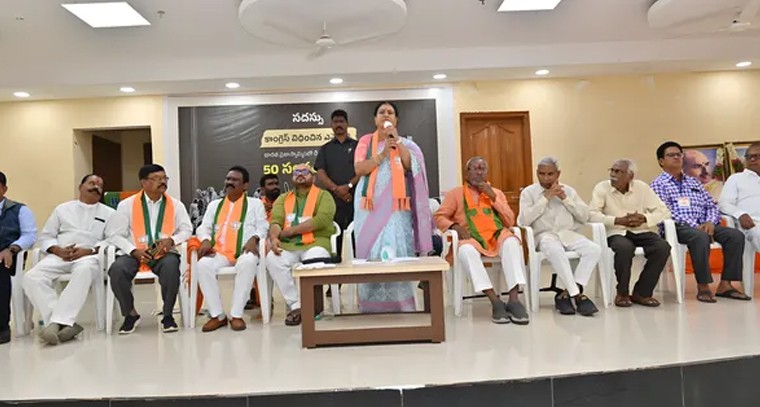 ఎమర్జెన్సీ 50 ఏళ్ళు.. మహబూబ్ నగర్ ఎంపీ డీకే అరుణ ర్యాలీలో పాల్గొన్న సందర్భం

