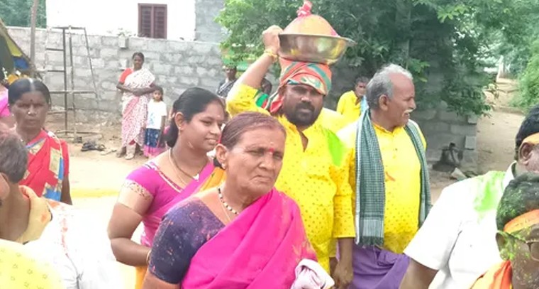 శ్రద్ధా భక్తులతో నందికొండవారిగూడెం లడ్డు రికార్డు ధరకు వేలం!

