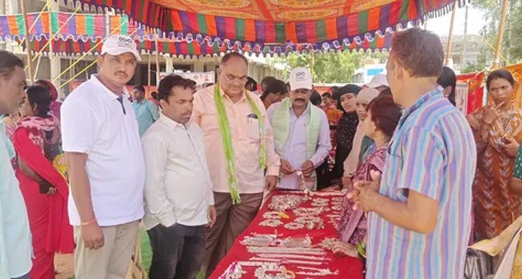 దేవరకొండలో స్ట్రీట్ ఫుడ్ ఫెస్టివల్ & ఎస్ఎచ్‌జి ప్రొడక్ట్స్ మేళా విజయవంతం

