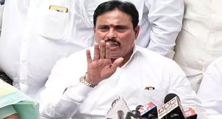 గ్రేటర్ హైదరాబాద్‌లో రాజకీయ ముంగిట మార్పులు.. ఉప ఎన్నికల ఉత్కంఠ

