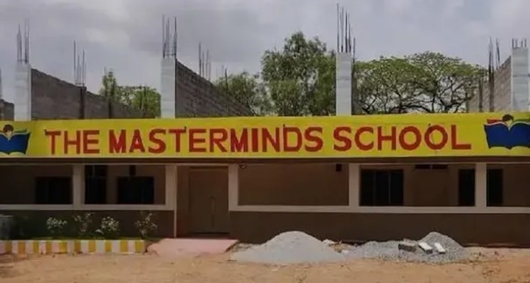 స్కూల్ బస్సు దుర్ఘటన.. నల్గొండలో చిన్నారి మృతి, పాఠశాల సీజ్

