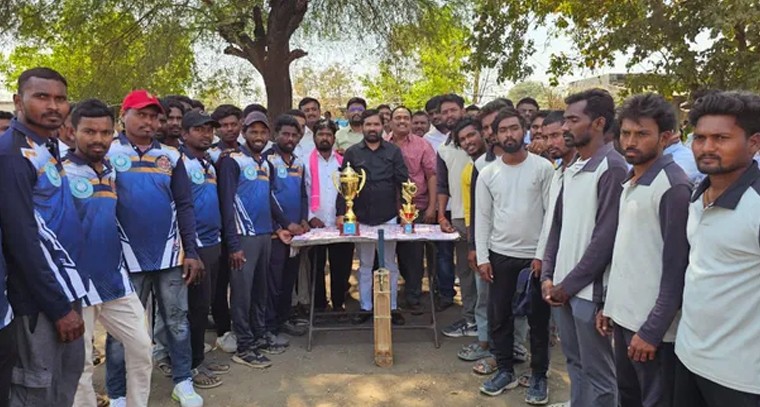 యువత క్రీడల్లో రాణించి ఉన్నత శిఖరాలను అధిరోహించాలి.. మాజీ ఎమ్మెల్యే దుర్గం చిన్నయ్య

