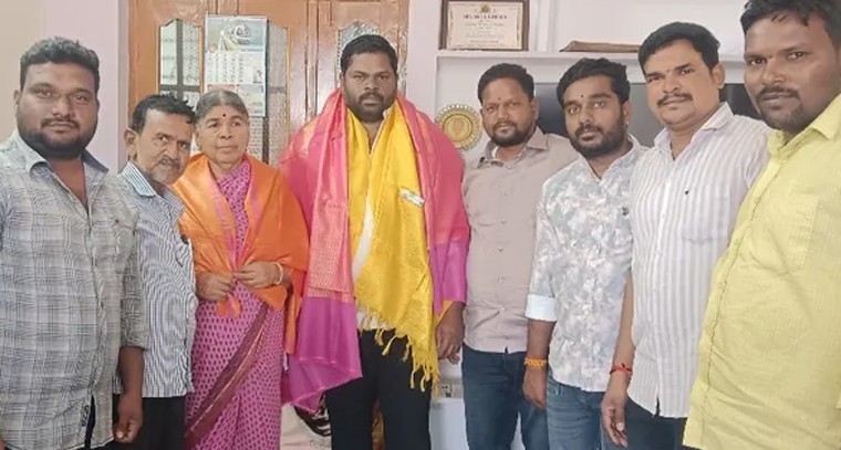 భూత్పూర్ రాజకీయాల్లో నూతన జోష్.. కాంగ్రెస్ నాయకులకు ఘన సన్మానం

