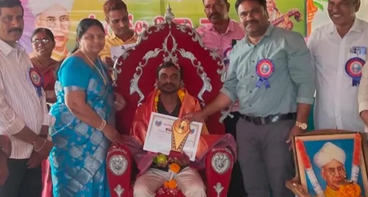 విద్యార్థుల సంఖ్య పెంపుకు కృషిచేసిన ఉపాధ్యాయుడికి ఘన సన్మానం

