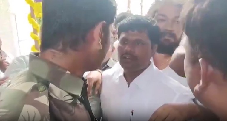 మంత్రి సోదరుడి దాడి.. కానిస్టేబుల్‌పై చేయి చేసుకున్న మదన భూపాల్ రెడ్డి

