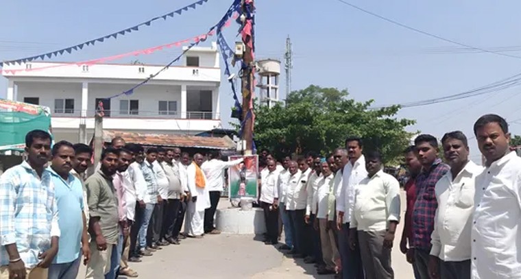 రైతు కళ్ళలో ఆనందమే కాంగ్రెస్ లక్ష్యం.. బీబీపేట్‌లో కాంగ్రెస్ కార్యక్రమం

