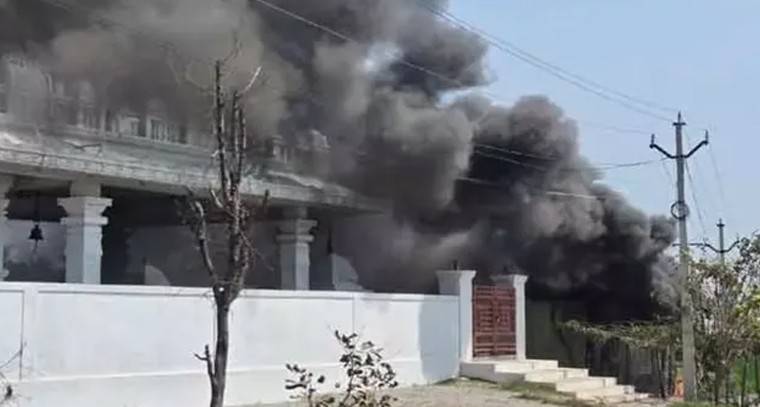 పోచంపల్లిలో హోలీ వేళ విషాదం.. మంటల్లో చిక్కుకున్న హార్డ్‌వేర్ షాపు, భారీ ఆస్తి నష్టం

