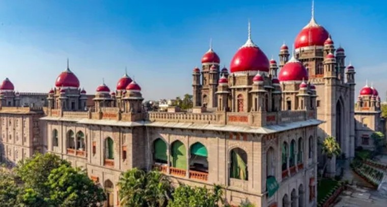 తెలంగాణ హైకోర్టు నోటీసులు.. నిరుపేదల ఇందిరమ్మ ఆత్మీయ భరోసాపై ప్రభుత్వానికి చురకలు

