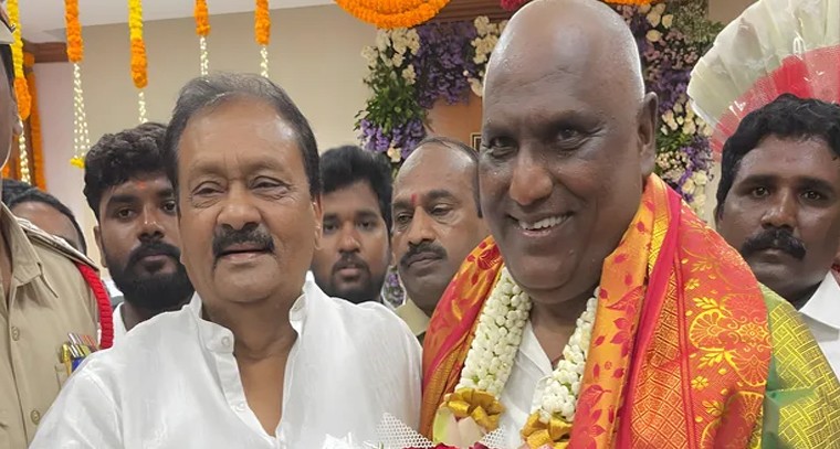 శుభాకాంక్షలు తెలిపిన షబ్బీర్.. మంత్రి లక్ష్మణ్‌ను కలిసిన ప్రభుత్వ సలహాదారుడు

