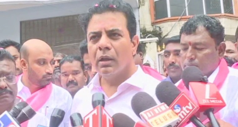 జూబ్లీహిల్స్‌ ఉప ఎన్నికల్లో బీఆర్‌ఎస్‌ దూకుడు.. కాంగ్రెస్‌ బకాయి కార్డు'తో ప్రజల్లో చైతన్యం

