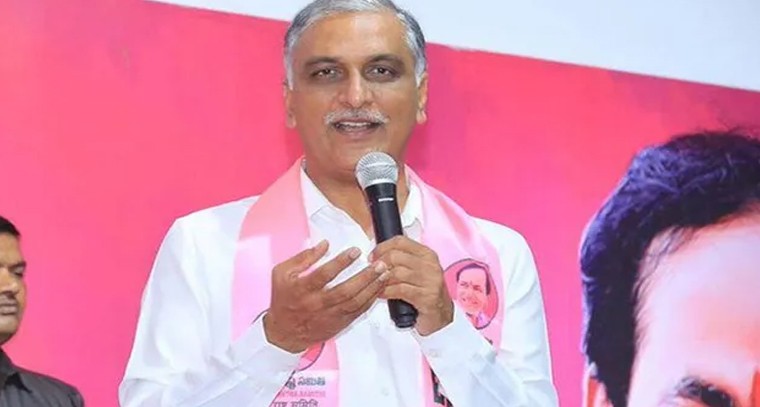 అధికారుల బదిలీలపై హరీశ్ రావు ధ్వజం.. పాలన అస్తవ్యస్తమంటూ విమర్శలు

