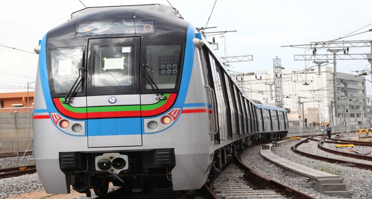 హైదరాబాద్ మెట్రోను స్వాధీనం చేసుకోనుంది.. ఎల్ అండ్ టీ వాటా విక్రయానికి సిద్దం

