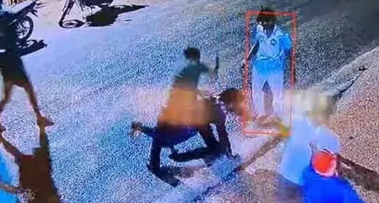 కోదాడలో అర్ధరాత్రి యువకుల ఘర్షణ.. రాళ్ల దాడితో రహదారి ఇబ్బందులు

